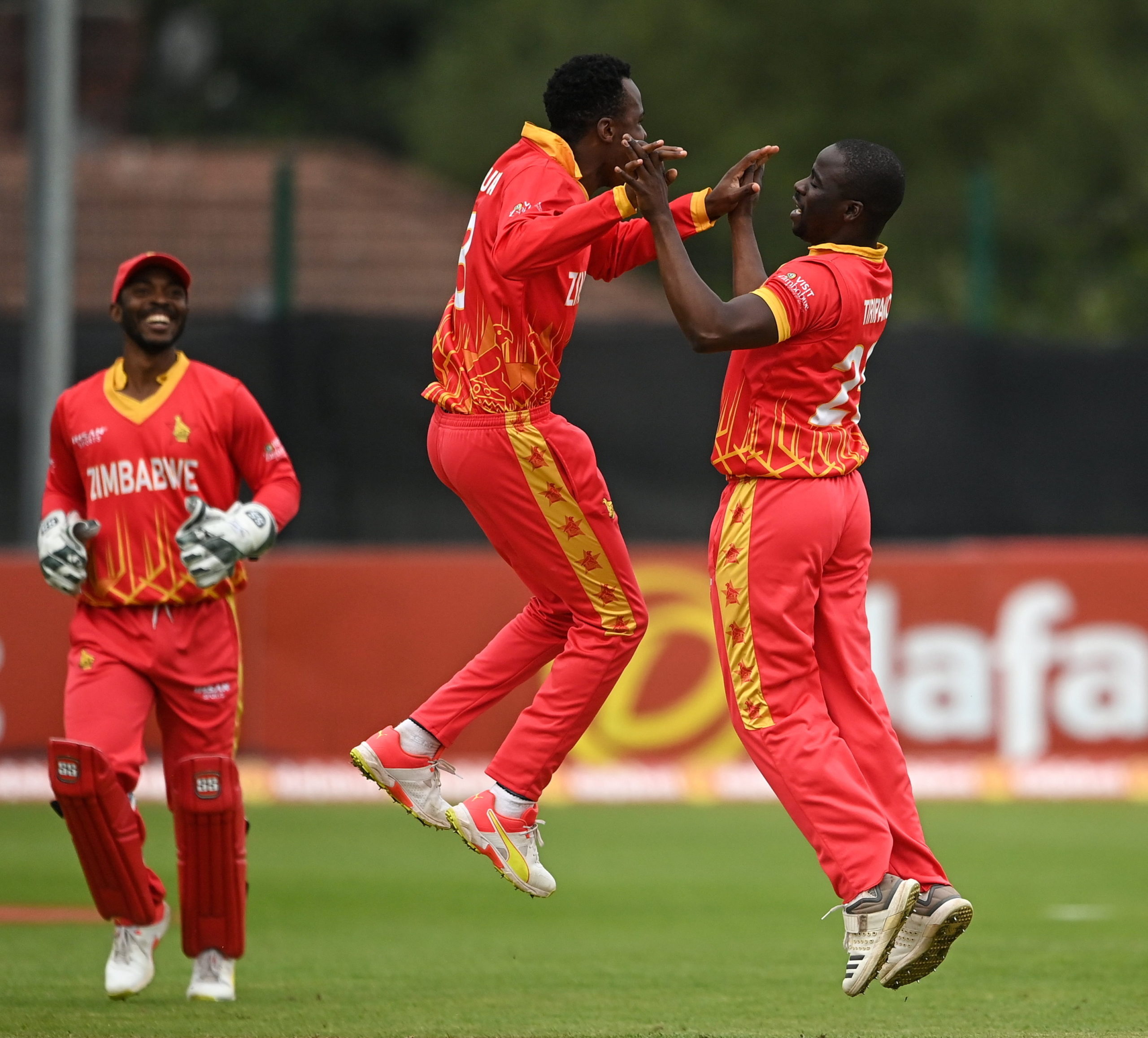 Zimbabwe edge Ireland in thriller to end T20I series on a high