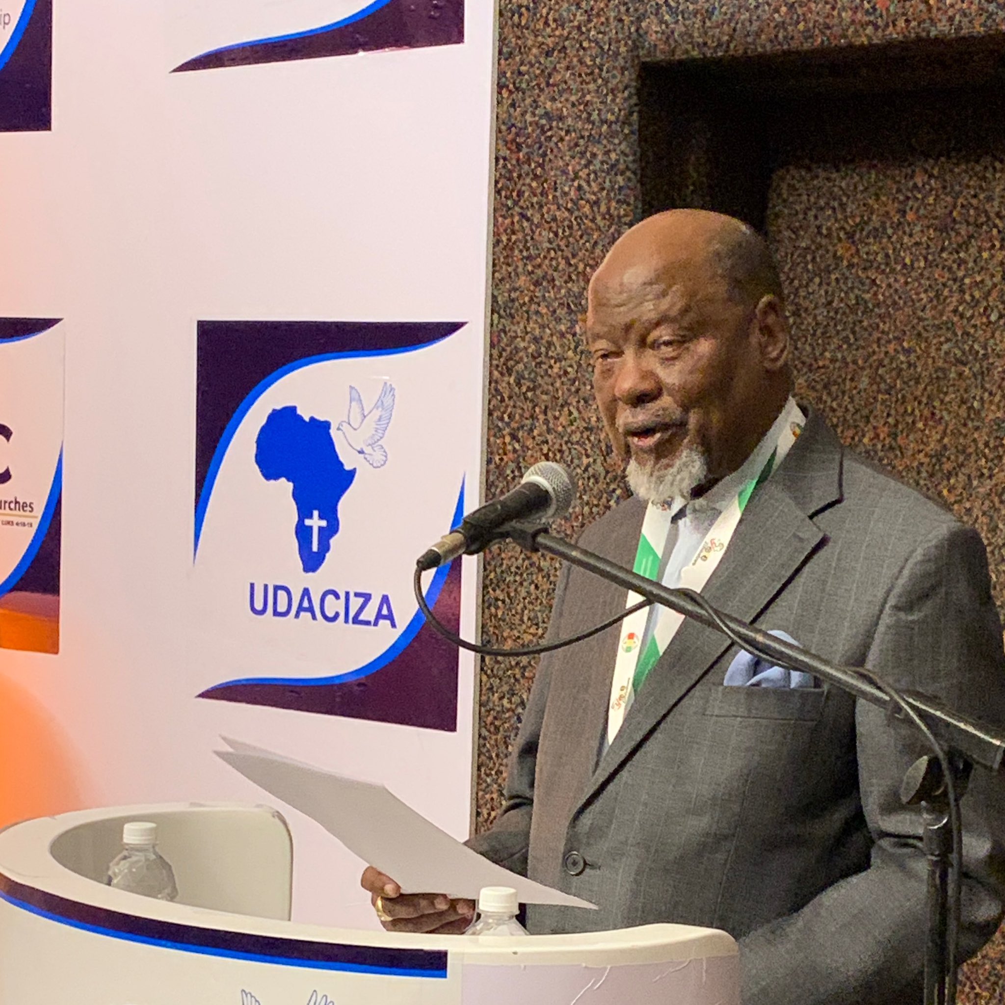 Joaquim Chissano leads prayer meeting for peaceful elections in Zimbabwe