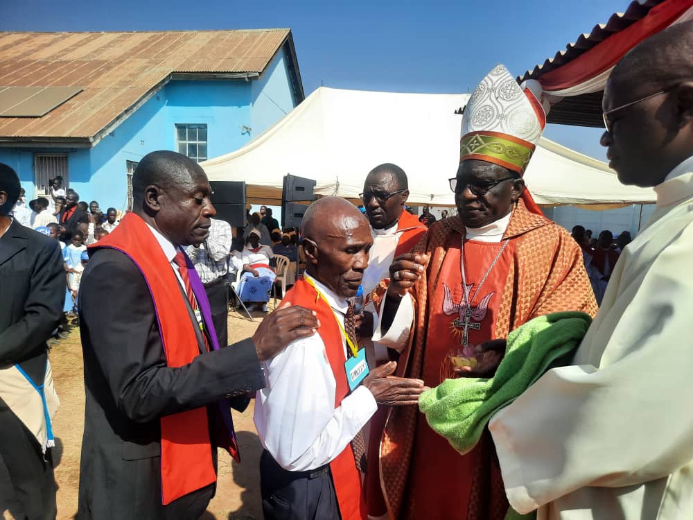 Archbishop Robert Christopher Ndlovu confirms parishioners at Mary’s Mother of God Parish
