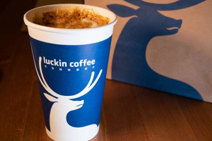 A China’s Coffee Disruptor Luckin Plots To Raise $800 Million To Challenge Starbucks