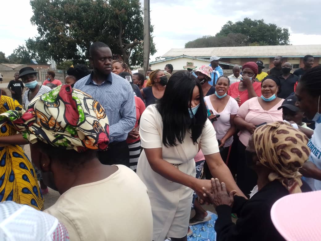 Red carpet for FORUS president as she distributes masks in Highfield