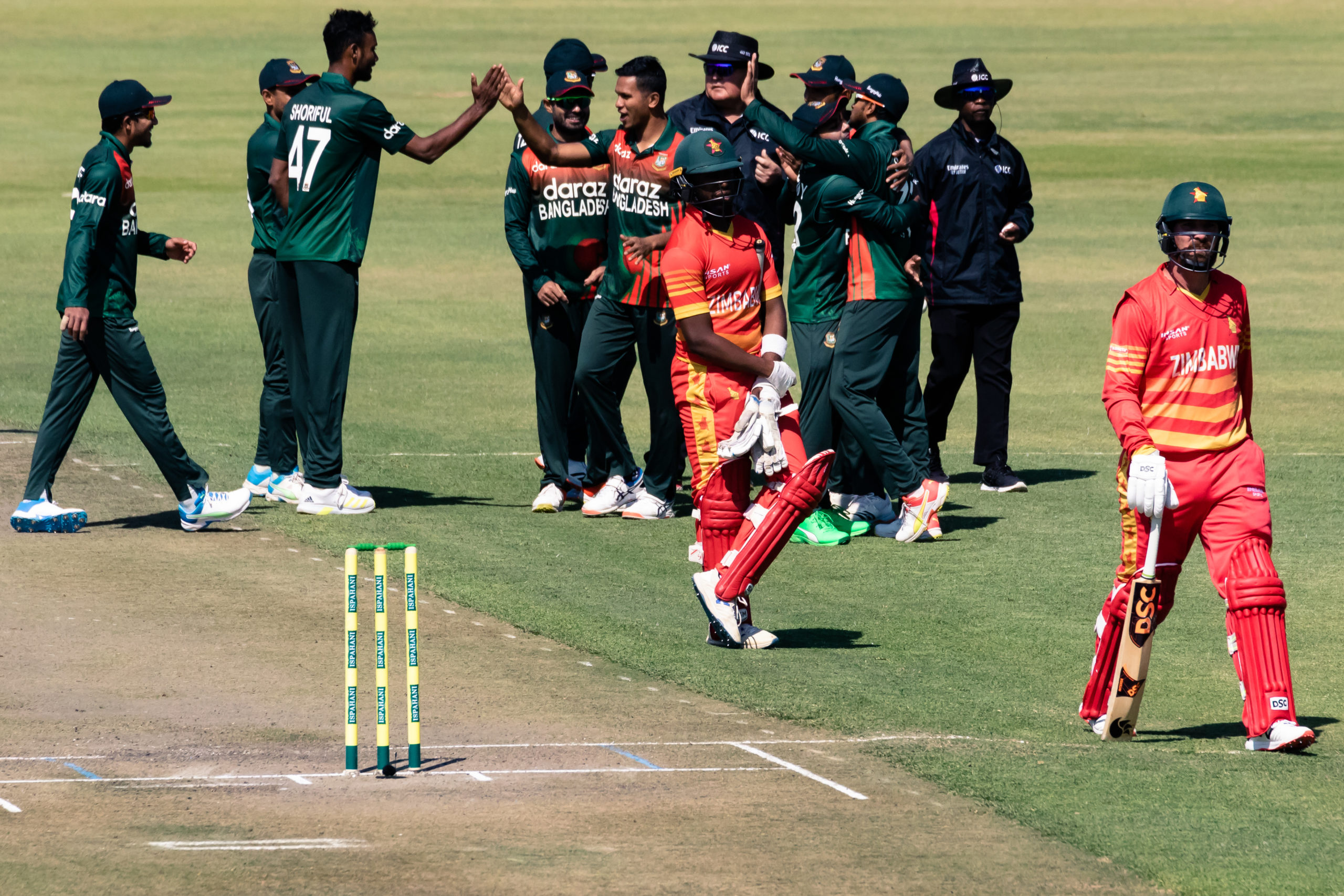 Zimbabwe take it down to the wire but Bangladesh prevail